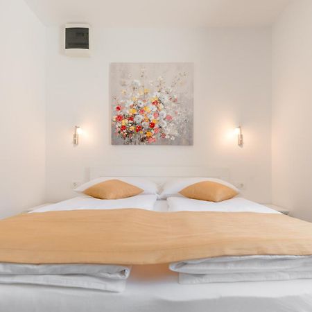 Apartments Villa Tudor 1 Хвар Екстериор снимка