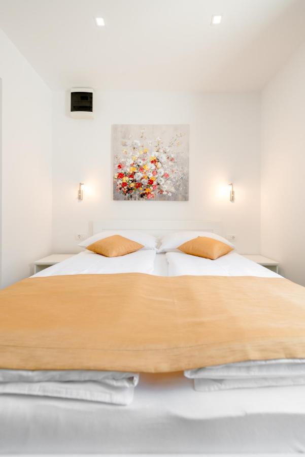 Apartments Villa Tudor 1 Хвар Екстериор снимка