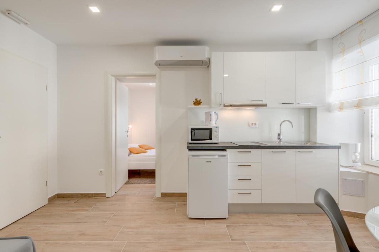 Apartments Villa Tudor 1 Хвар Екстериор снимка