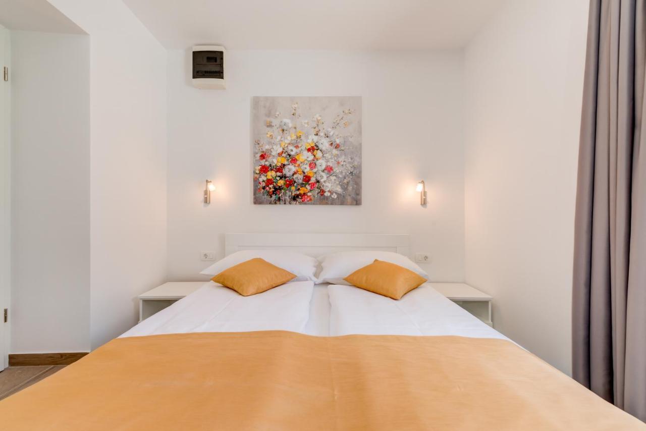 Apartments Villa Tudor 1 Хвар Екстериор снимка