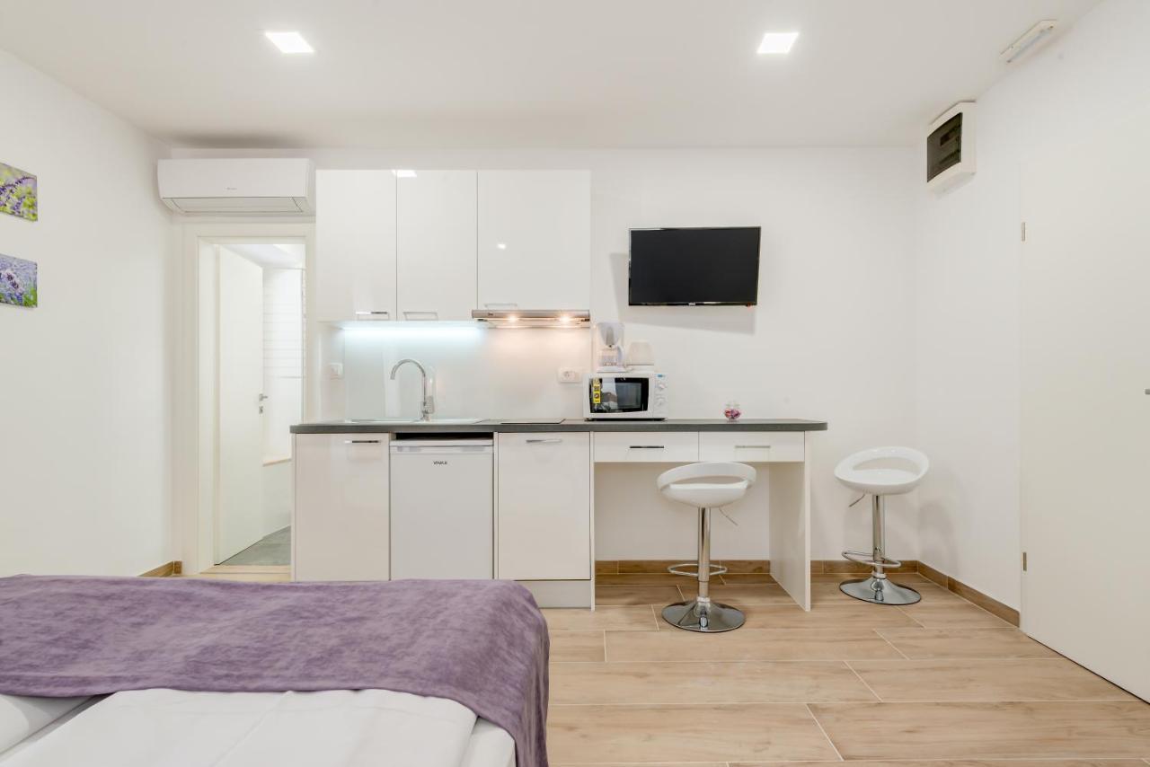 Apartments Villa Tudor 1 Хвар Екстериор снимка