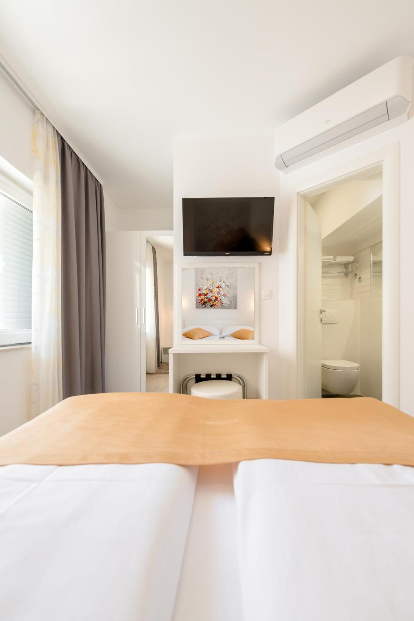 Apartments Villa Tudor 1 Хвар Екстериор снимка