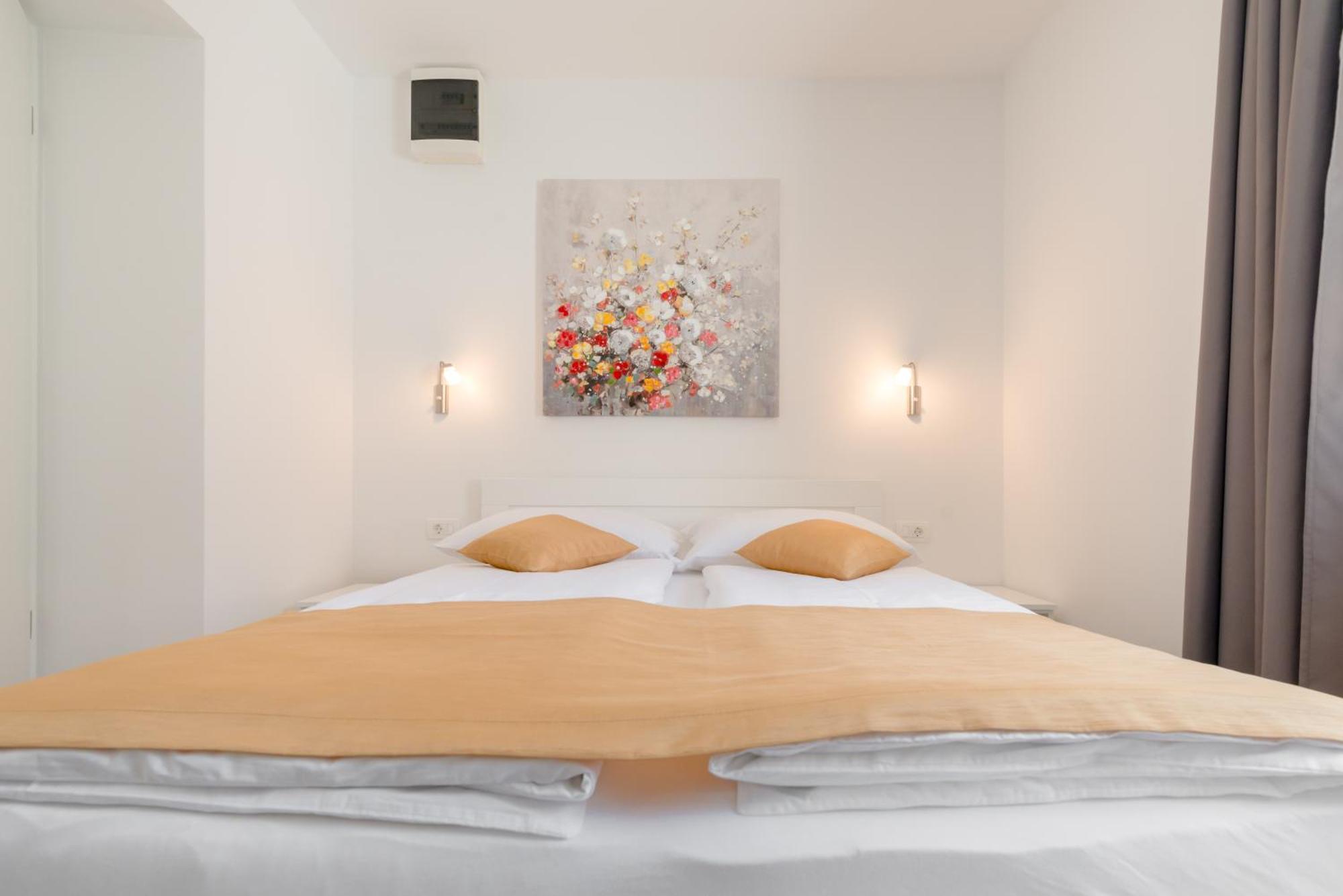Apartments Villa Tudor 1 Хвар Екстериор снимка