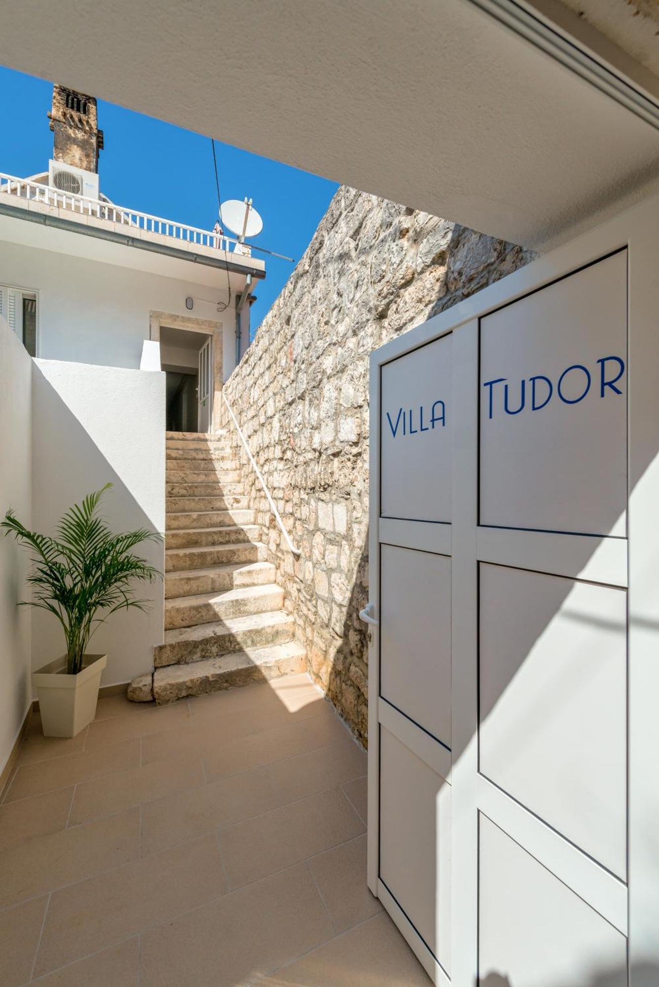 Apartments Villa Tudor 1 Хвар Екстериор снимка