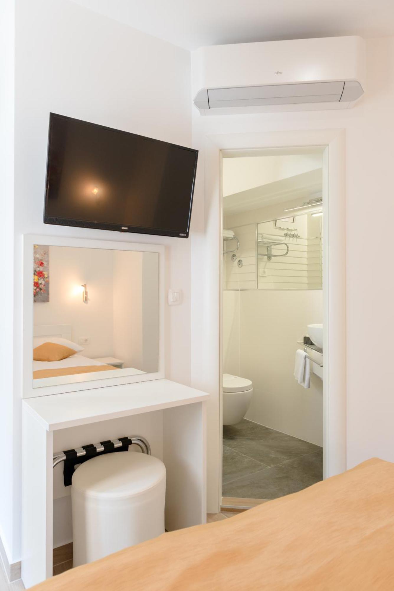 Apartments Villa Tudor 1 Хвар Екстериор снимка